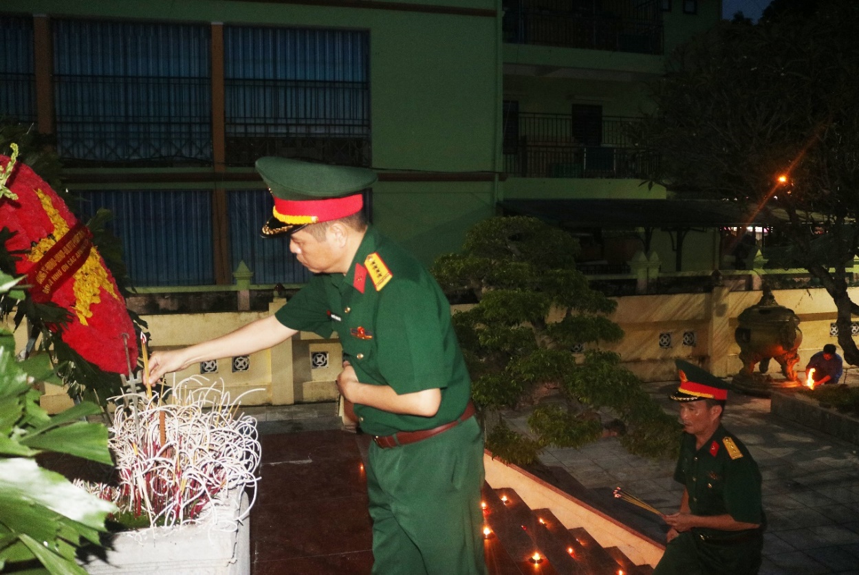Thăm hỏi gia đình chính sách
